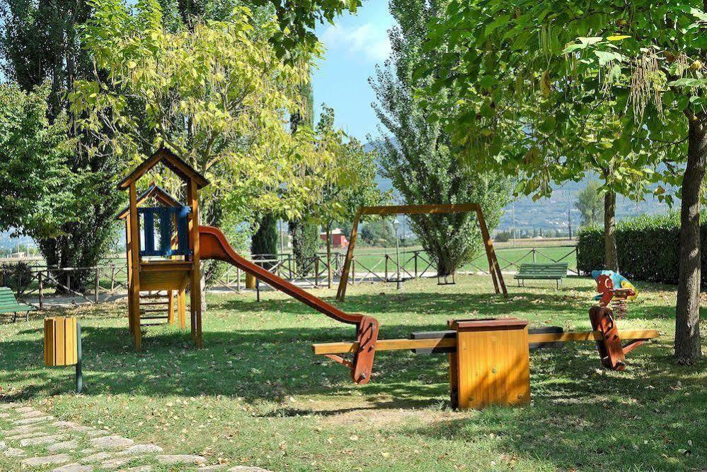 Agriturismo Le Due Torri Torre Quadrano Spello Ngoại thất bức ảnh