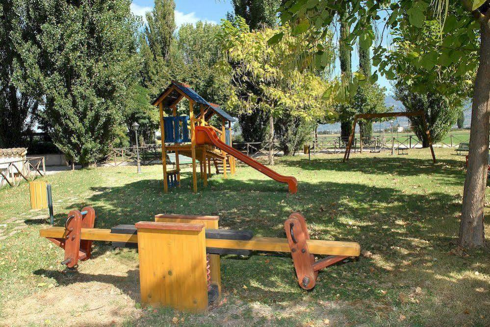 Agriturismo Le Due Torri Torre Quadrano Spello Ngoại thất bức ảnh